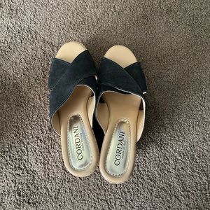Cute wedge slides.